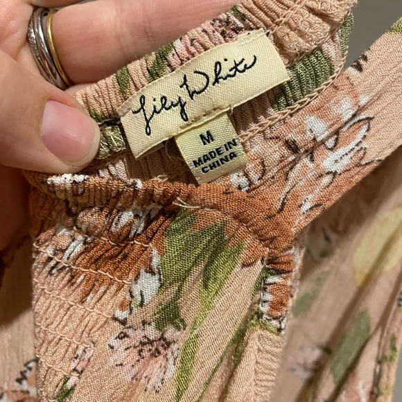 Lily White floral tank top with buttons.size medium - Picture 7 of 7